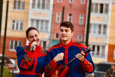 Под окнами ветерана Александра Ермишкина прошёл праздничный концерт