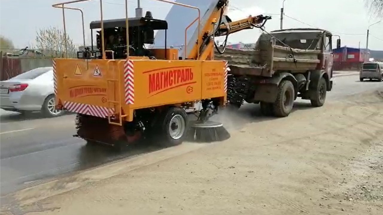 За выходные с городских улиц вывезли 472 кубометра смёта За выходные с городских улиц вывезли 472 кубометра смёта