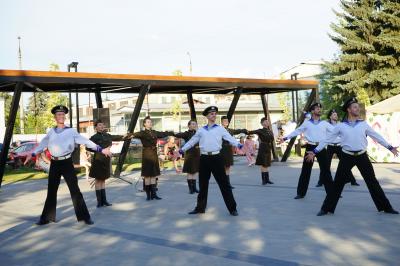 Орёл на пороге Дня города: в сквере Героя Ермолаева прошла акция «Поём всем двором»