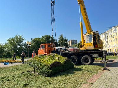 На улицах Орла продолжают появляться топиарные фигуры