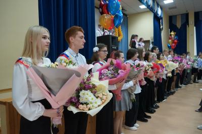 Для девятиклассников прозвенел последний звонок
