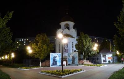 В сквере Героев-десантников установят антивандальные скамейки и урны 
