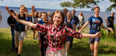 Летом в пришкольных и загородных лагерях отдохнут свыше 7 тыс. школьников