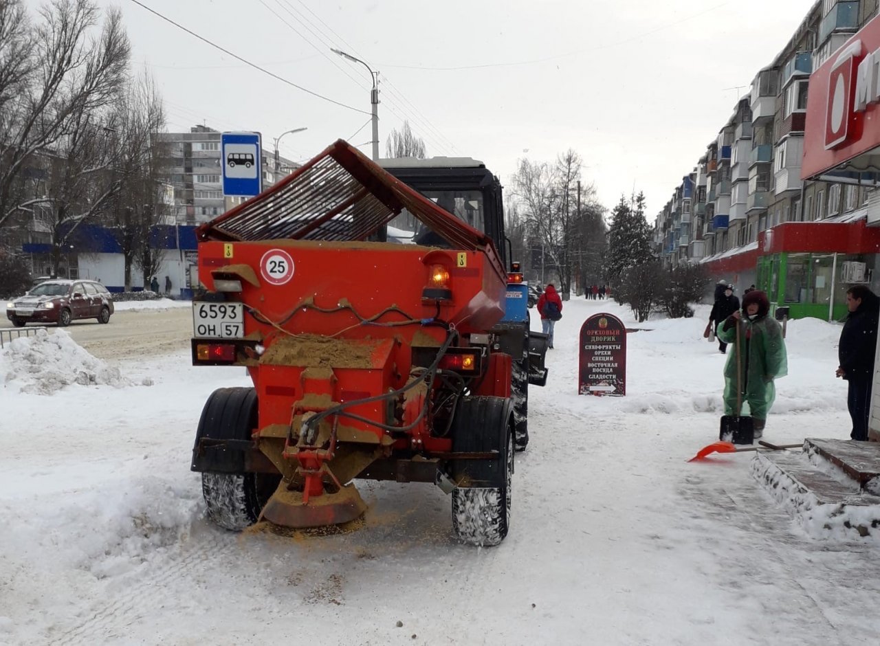 На уборку города вышли 29 единиц техники