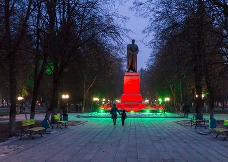 В сквере им. Л.Н. Гуртьева включили уличное освещение В сквере им. Л.Н. Гуртьева включили уличное освещение