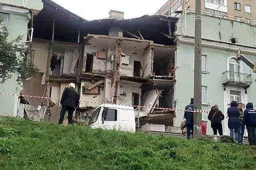 С дома на наб. Дубровинского, 68 снят статус зоны ЧС С дома на наб. Дубровинского, 68 снят статус зоны ЧС